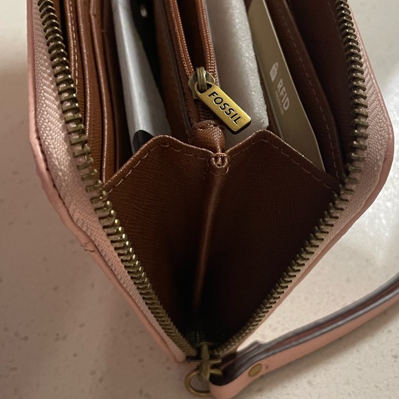 🔖 FOSSIL Blush Pink Women's Wallet. Several dividers. Measurements in pictures - Picture 14 of 15